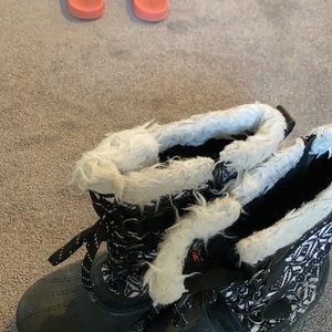 Snow boots